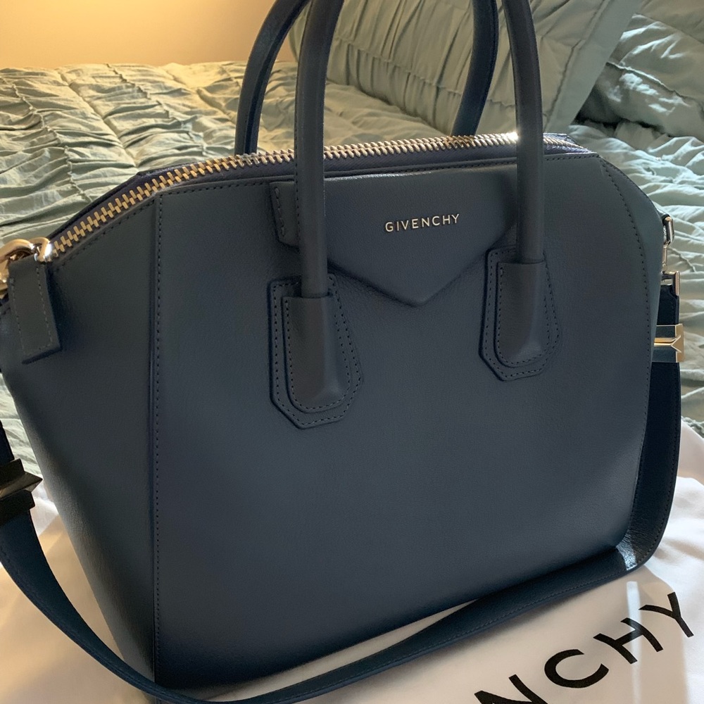 Givenchy - Picture 3 of 4